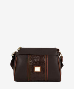 Mala Tiracolo Cavalinho Origem Leve tudo o que precisa com esta mala de tiracolo elegante. Organize o essencial e mantenha as mãos livres com conforto e segurança. Ideal para manter os seus essenciais organizados e acessíveis. Este modelo tiracolo é perfeito para passeios e encontros casuais. Desfrute de conforto e estilo em cada saída. Adicione um toque de charme aos seus outfits.