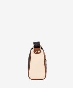 Mala Tiracolo Cavalinho Essência Leve tudo o que precisa com esta mala de tiracolo elegante. Organize o essencial e mantenha as mãos livres com conforto e segurança. Ideal para manter os seus essenciais organizados e acessíveis. Este modelo tiracolo é perfeito para passeios e encontros casuais. Desfrute de conforto e estilo em cada saída. Adicione um toque de charme aos seus outfits.