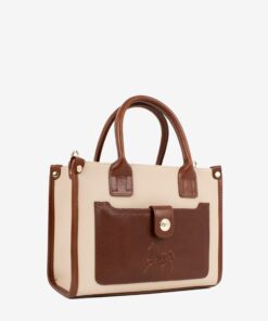 Mala M&atilde;o&nbsp;Horse By Cavalinho Com um formato estruturado &eacute; ideal para organizar os seus essenciais com eleg&acirc;ncia e de forma pr&aacute;tica. Esta mala combina design cl&aacute;ssico com detalhes contempor&acirc;neos sendo o acess&oacute;rio perfeito para real&ccedil;ar qualquer um dos seus looks, do profissional ao casual chique.
