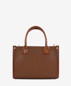 Mala Mão Horse By Cavalinho Com um formato estruturado é ideal para organizar os seus essenciais com elegância e de forma prática. Esta mala combina design clássico com detalhes contemporâneos sendo o acessório perfeito para realçar qualquer um dos seus looks, do profissional ao casual chique.