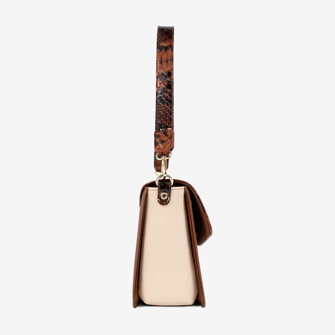 Mala Ombro Cavalinho Cherry Blossom Sinta a liberdade que a sua versatilidade oferece: use-a a tiracolo com a alça comprida ajustável para um dia agitado, ou segure-a ao ombro com a alça mais curta e elegante. Troque de visual em segundos e adapte a bolsa a qualquer ocasião. Leve-a consigo do escritório ao jantar e viva o seu dia com estilo e praticidade.