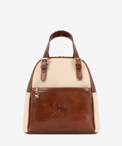 Mochila Horse By Cavalinho Ideal para a mulher que procura um acessório prático e elegante. Esta mochila combina design moderno com a qualidade inconfundível da marca. Perfeita para o dia a dia na cidade, para um passeio ou para adicionar um toque de estilo distinto ao seu look casual-chique.