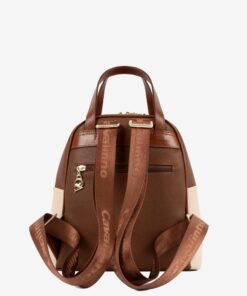 Mochila Horse By Cavalinho Ideal para a mulher que procura um acessório prático e elegante. Esta mochila combina design moderno com a qualidade inconfundível da marca. Perfeita para o dia a dia na cidade, para um passeio ou para adicionar um toque de estilo distinto ao seu look casual-chique.