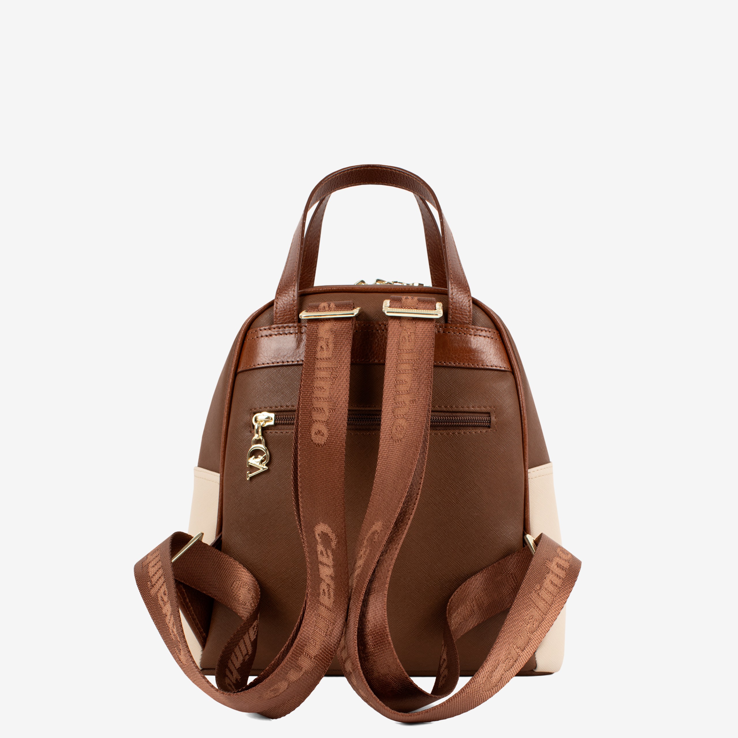 Mochila Horse By Cavalinho Ideal para a mulher que procura um acessório prático e elegante. Esta mochila combina design moderno com a qualidade inconfundível da marca. Perfeita para o dia a dia na cidade, para um passeio ou para adicionar um toque de estilo distinto ao seu look casual-chique.