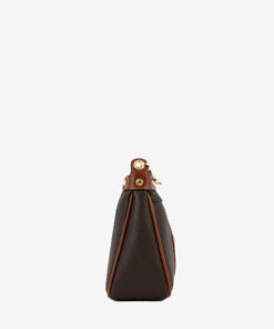 Mala Tiracolo Cavalinho Origem Leve tudo o que precisa com esta mala de tiracolo elegante. Organize o essencial e mantenha as mãos livres com conforto e segurança. Ideal para manter os seus essenciais organizados e acessíveis. Este modelo tiracolo é perfeito para passeios e encontros casuais. Desfrute de conforto e estilo em cada saída. Adicione um toque de charme aos seus outfits.