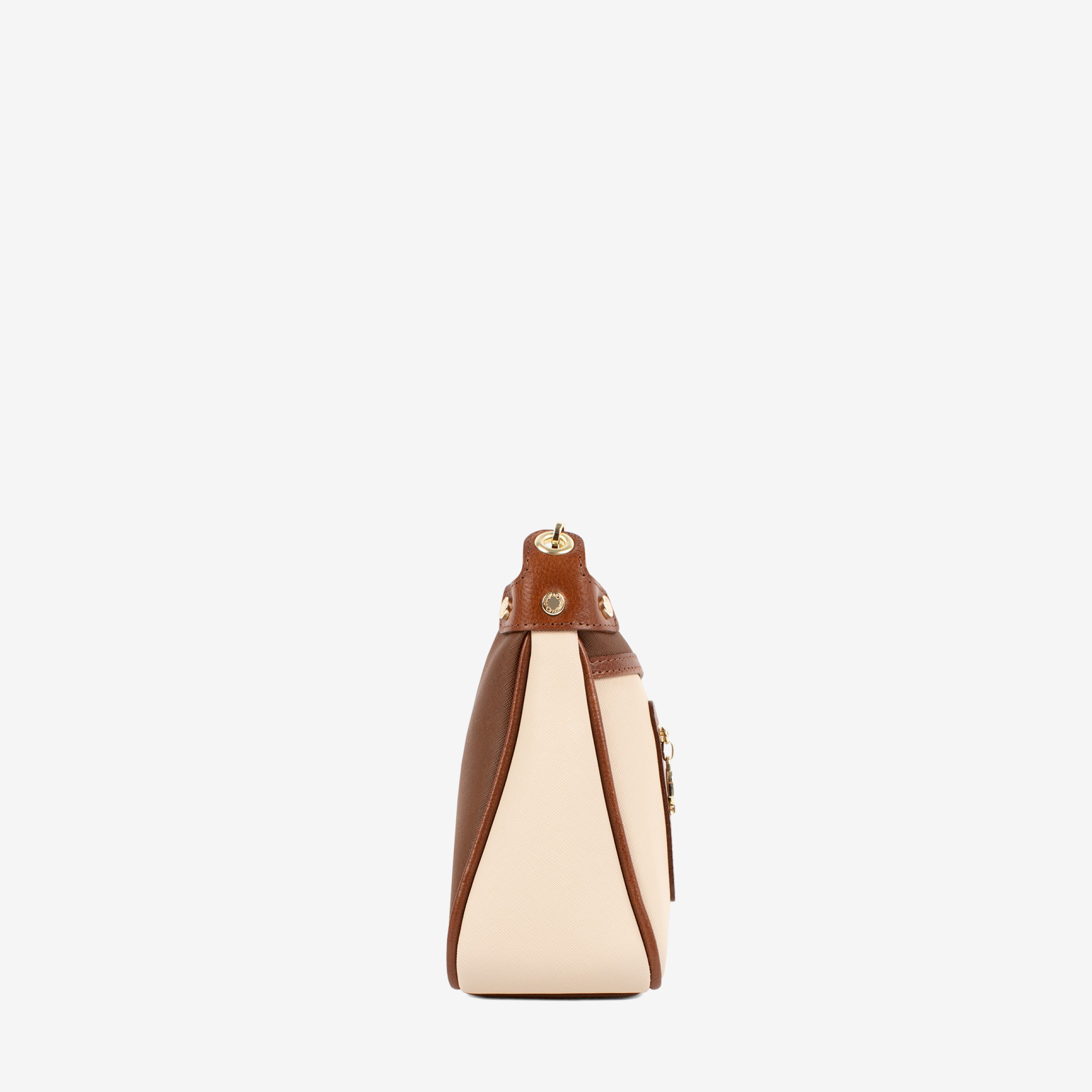 Mala Tiracolo Horse By Cavalinho Leve tudo o que precisa com esta mala de tiracolo elegante. Organize o essencial e mantenha as mãos livres com conforto e segurança. Ideal para manter os seus essenciais organizados e acessíveis. Este modelo tiracolo é perfeito para passeios e encontros casuais. Desfrute de conforto e estilo em cada saída. Adicione um toque de charme aos seus outfits.