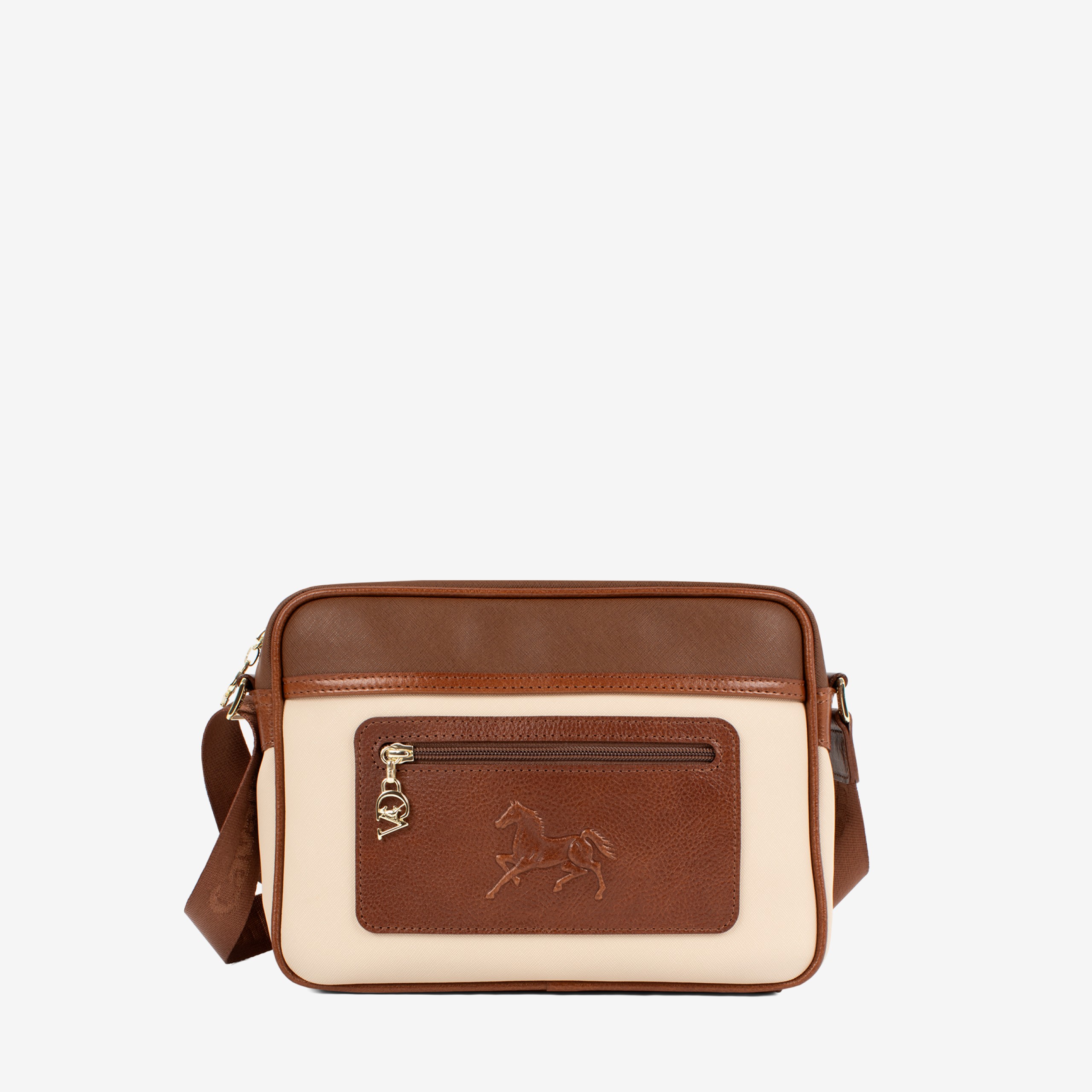 Mala Tiracolo Horse By Cavalinho Leve tudo o que precisa com esta mala de tiracolo elegante. Organize o essencial e mantenha as mãos livres com conforto e segurança. Ideal para manter os seus essenciais organizados e acessíveis. Este modelo tiracolo é perfeito para passeios e encontros casuais. Desfrute de conforto e estilo em cada saída. Adicione um toque de charme aos seus outfits.