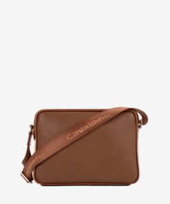 Mala Tiracolo Horse By Cavalinho Leve tudo o que precisa com esta mala de tiracolo elegante. Organize o essencial e mantenha as mãos livres com conforto e segurança. Ideal para manter os seus essenciais organizados e acessíveis. Este modelo tiracolo é perfeito para passeios e encontros casuais. Desfrute de conforto e estilo em cada saída. Adicione um toque de charme aos seus outfits.