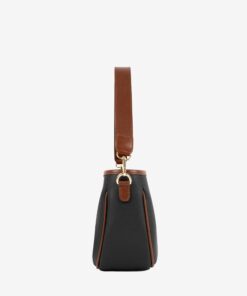 Mala Ombro Cavalinho Origem Leve tudo o que precisa com esta mala de tiracolo elegante. Organize o essencial e mantenha as mãos livres com conforto e segurança. Ideal para manter os seus essenciais organizados e acessíveis. Este modelo tiracolo é perfeito para passeios e encontros casuais. Desfrute de conforto e estilo em cada saída. Adicione um toque de charme aos seus outfits.
