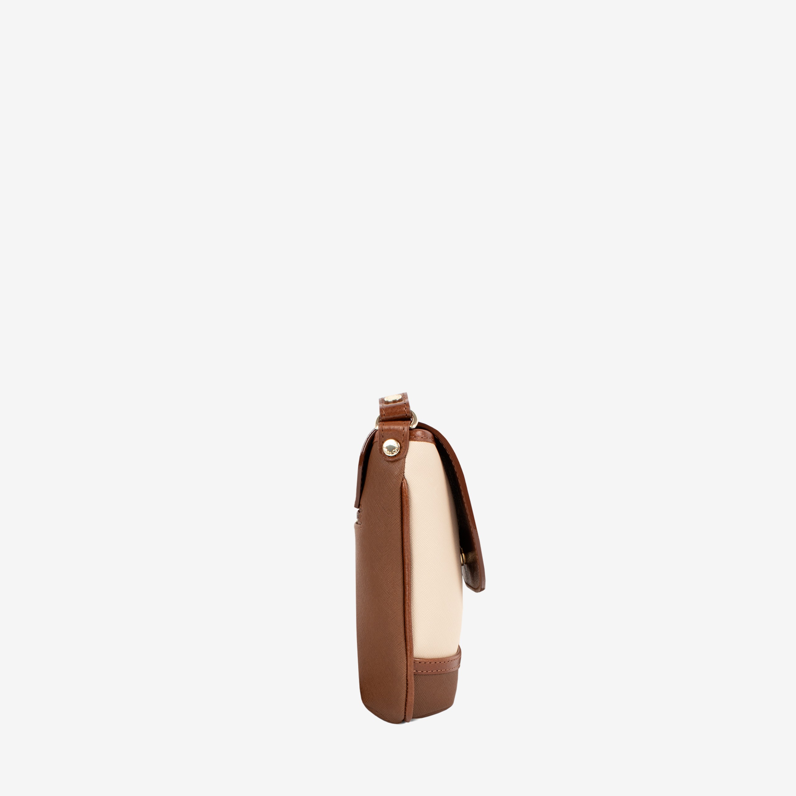 Mala Tiracolo Horse By Cavalinho Leve só o que precisa! A Pequena Mala Cavalinho de tiracolo oferece funcionalidade superior num design compacto. O seu acessório hands-free perfeito para um dia a dia mais leve e prático.