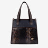 Mala Ombro Cavalinho Memoris Encontre a sua shopper bag Cavalinho favorita! Leve tudo o que precisa e organize a sua vida com esta mala de ombro. Combine o estilo icónico da marca com a máxima usabilidade. Viva o seu dia com elegância.