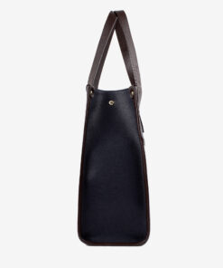 Mala Ombro Cavalinho Memoris Encontre a sua shopper bag Cavalinho favorita! Leve tudo o que precisa e organize a sua vida com esta mala de ombro. Combine o estilo icónico da marca com a máxima usabilidade. Viva o seu dia com elegância.