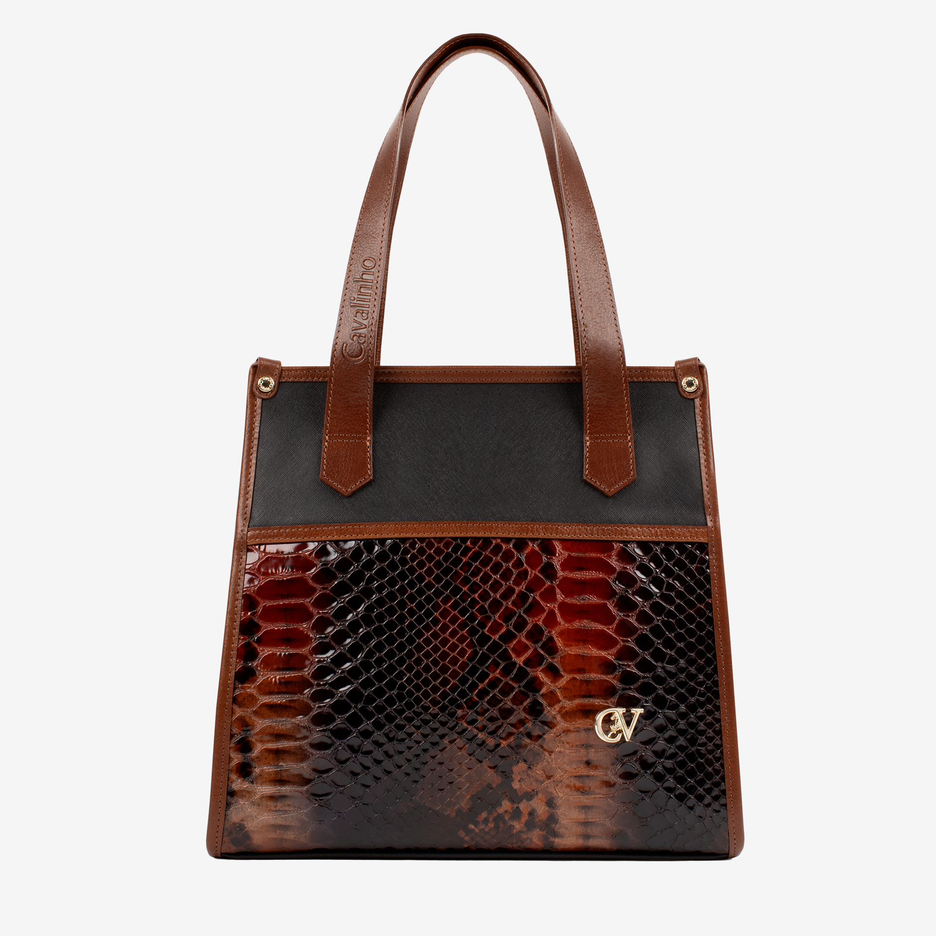 Mala Ombro Cavalinho Memoris Encontre a sua shopper bag Cavalinho favorita! Leve tudo o que precisa e organize a sua vida com esta mala de ombro. Combine o estilo icónico da marca com a máxima usabilidade. Viva o seu dia com elegância.