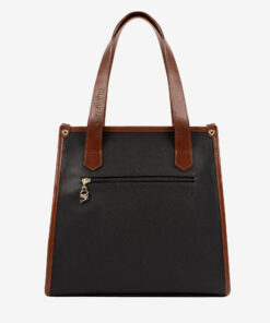 Mala Ombro Cavalinho Memoris Encontre a sua shopper bag Cavalinho favorita! Leve tudo o que precisa e organize a sua vida com esta mala de ombro. Combine o estilo icónico da marca com a máxima usabilidade. Viva o seu dia com elegância.