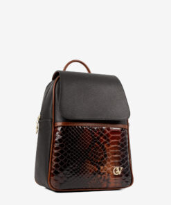 Mochila Cavalinho Memoris Ideal para a mulher que procura um acessório prático e elegante. Esta mochila combina design moderno com a qualidade inconfundível da marca. Perfeita para o dia a dia na cidade, para um passeio ou para adicionar um toque de estilo distinto ao seu look casual-chique.