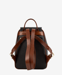 Mochila Cavalinho Memoris Ideal para a mulher que procura um acessório prático e elegante. Esta mochila combina design moderno com a qualidade inconfundível da marca. Perfeita para o dia a dia na cidade, para um passeio ou para adicionar um toque de estilo distinto ao seu look casual-chique.