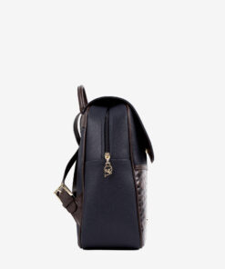 Mochila Cavalinho Memoris Ideal para a mulher que procura um acessório prático e elegante. Esta mochila combina design moderno com a qualidade inconfundível da marca. Perfeita para o dia a dia na cidade, para um passeio ou para adicionar um toque de estilo distinto ao seu look casual-chique.
