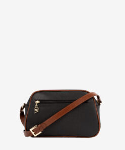 Mala Tiracolo Cavalinho&nbsp;Memoris Leve tudo o que precisa com esta mala de tiracolo elegante. Organize o essencial e mantenha as m&atilde;os livres com conforto e seguran&ccedil;a. Ideal para manter os seus essenciais organizados e acess&iacute;veis. Este modelo tiracolo &eacute; perfeito para passeios e encontros casuais. Desfrute de conforto e estilo em cada sa&iacute;da. Adicione um toque de charme aos seus outfits.