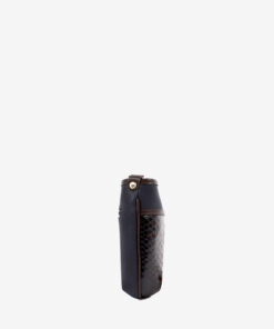 Mala Tiracolo Cavalinho Memoris Leve só o que precisa! A Pequena Mala Cavalinho de tiracolo oferece funcionalidade superior num design compacto. O seu acessório hands-free perfeito para um dia a dia mais leve e prático.