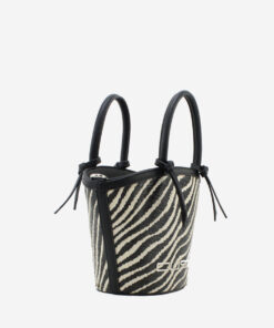 Mala Mão Custo Barcelona Mala pequena Custo Barcelona em padrão zebra. Compacta, leve e cheia de estilo para levar apenas o essencial. Compre online com envio rápido!