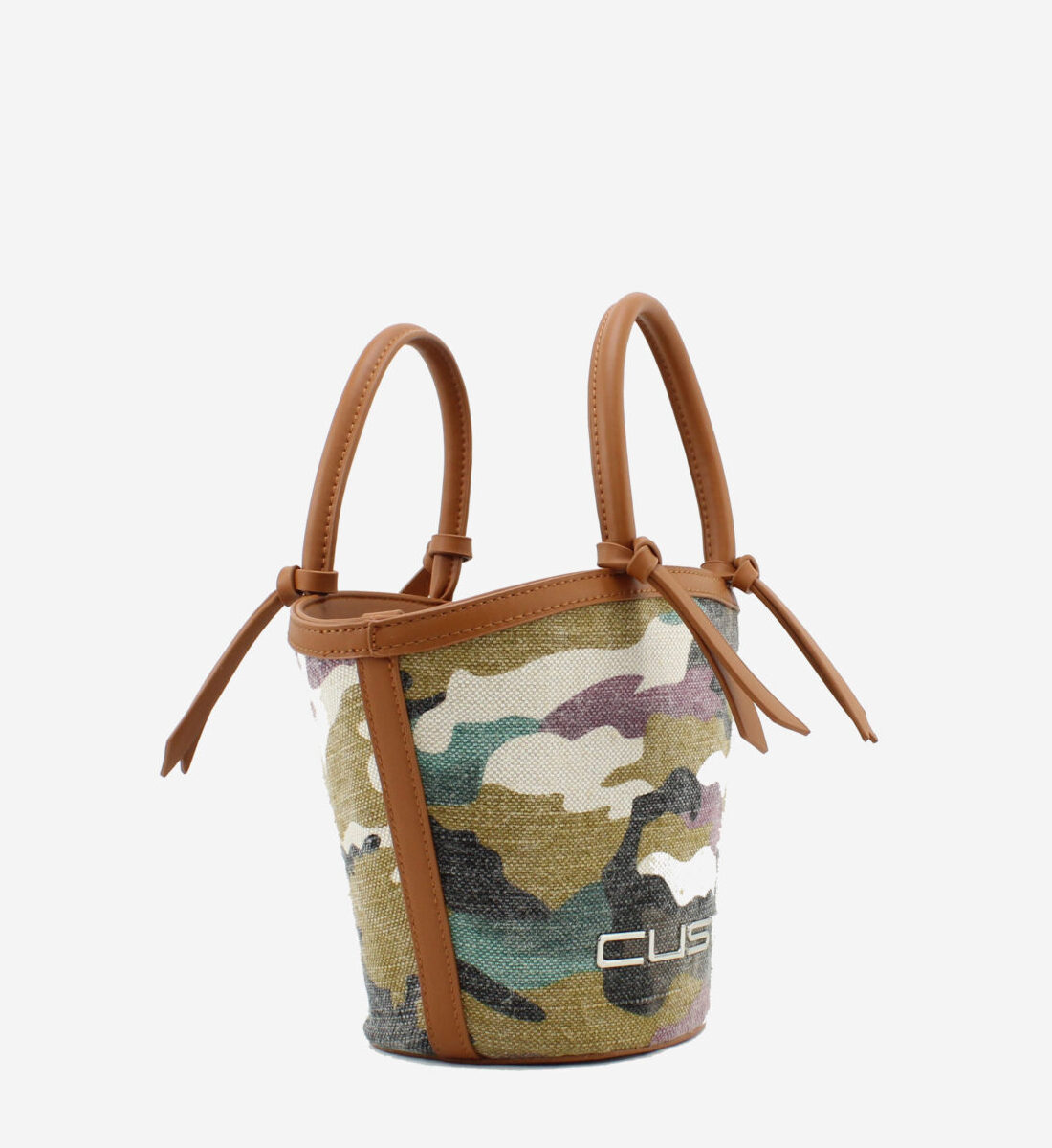 Mala Mão Custo Barcelona Descubra a mala média Custo Barcelona padrão camuflado e pegas em castanho com logótipo em destaque. Compacta, moderna e ideal para o dia a dia. Garanta a sua!