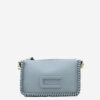 Mala Tiracolo Custo Barcelona Mala tiracolo Custo Barcelona em azul-claro com rebordo entrançado e monograma em tom sobre tom. Compacta e cheia de estilo. Compre online com envio rápido!