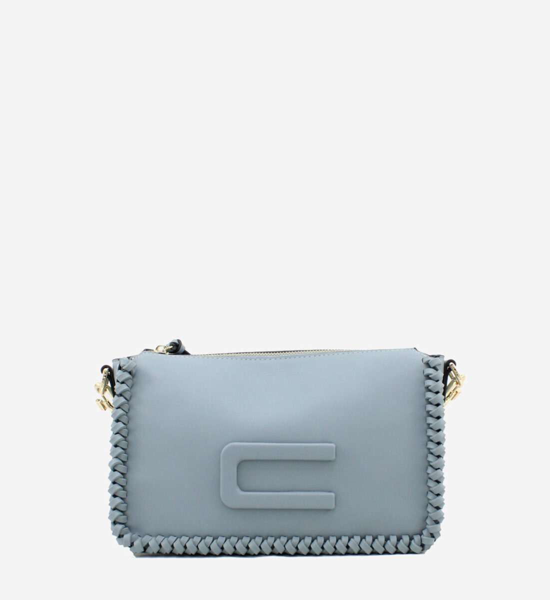 Mala Tiracolo Custo Barcelona Mala tiracolo Custo Barcelona em azul-claro com rebordo entrançado e monograma em tom sobre tom. Compacta e cheia de estilo. Compre online com envio rápido!
