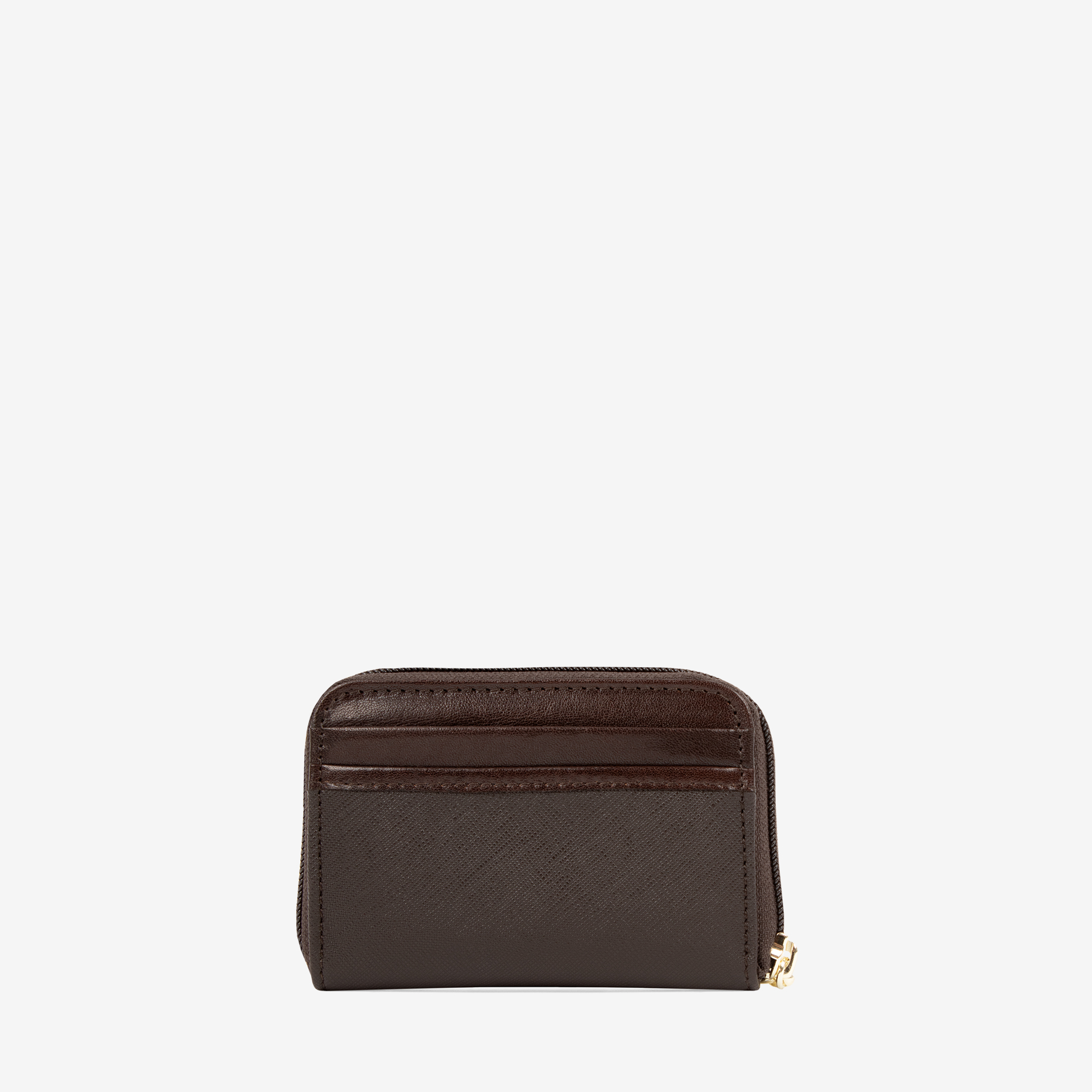 Porta Cartões Cavalinho La Vie Organize cartões, notas e moedas num único acessório compacto. O porta-cartões Cavalinho oferece máxima usabilidade com divisórias inteligentes e bolso central com fecho. Otimize o espaço na sua mala com elegância.
