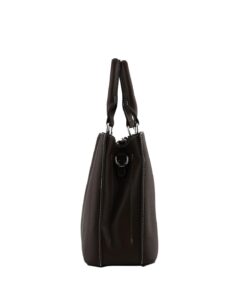 Mala Mão Francinel Descubra a mala de mão Francinel. Design sofisticado com costuras contrastantes e pormenor frontal elegante. Ideal para o dia a dia. Compre já!