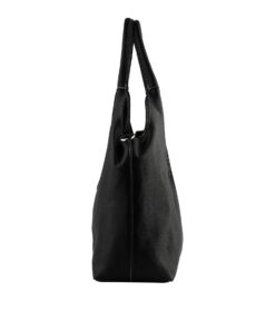 Mala Ombro Francinel O tamanho ideal para os seus essenciais. Design de ombro prático e moderno, com fecho elegante. Tendência e funcionalidade num acessório Cavalinho. Elegância on-the-go com a máxima usabilidade.