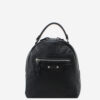Mochila Elenco Mochila de pele Elenco com fecho de duplo curso e alças ergonómicas ajustáveis. Perfeita para transportar os seus essenciais do dia a dia com total conforto e liberdade.
