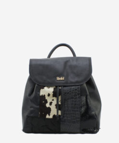 Mochila Rufel Mochila Rufel com ajuste por cordão e aba magnética. A solução perfeita para manter as mãos livres e os pertences organizados com total conforto no dia a dia.