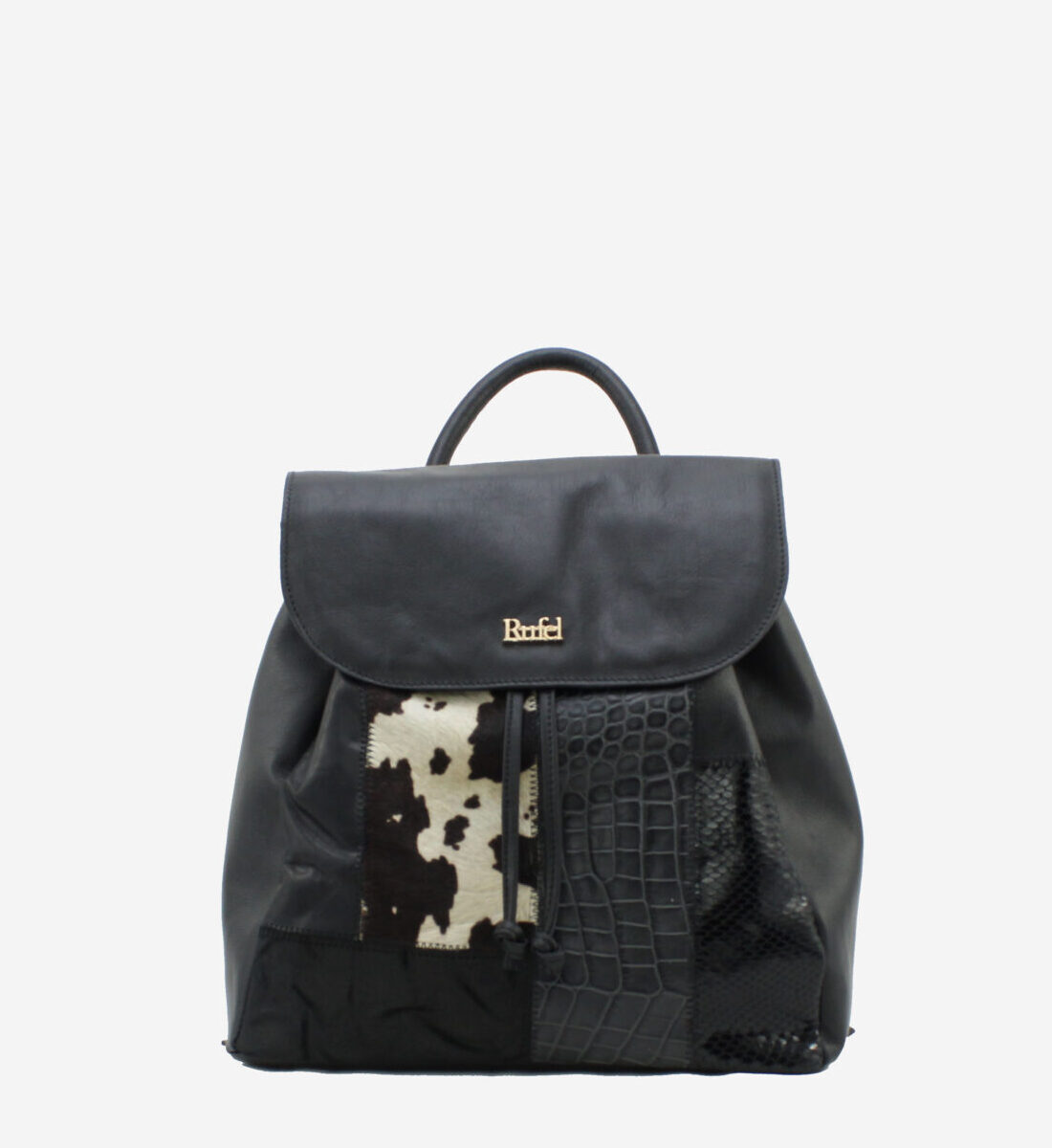 Mochila Rufel Mochila Rufel com ajuste por cordão e aba magnética. A solução perfeita para manter as mãos livres e os pertences organizados com total conforto no dia a dia.
