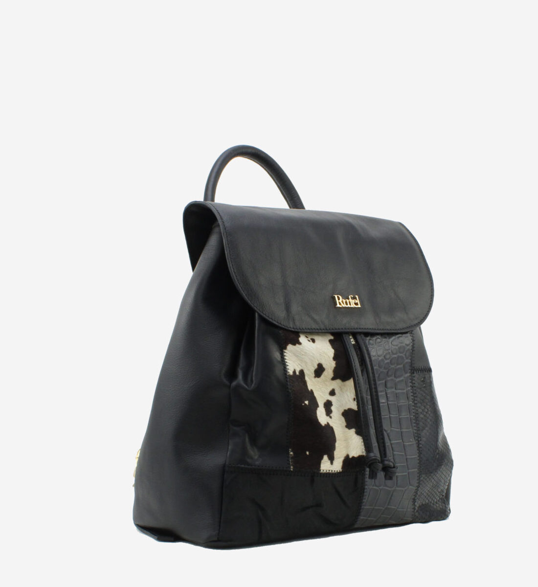 Mochila Rufel Mochila Rufel com ajuste por cordão e aba magnética. A solução perfeita para manter as mãos livres e os pertences organizados com total conforto no dia a dia.